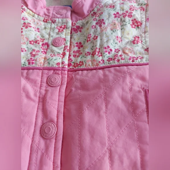 sleevless jacket - Picture 2 of 15